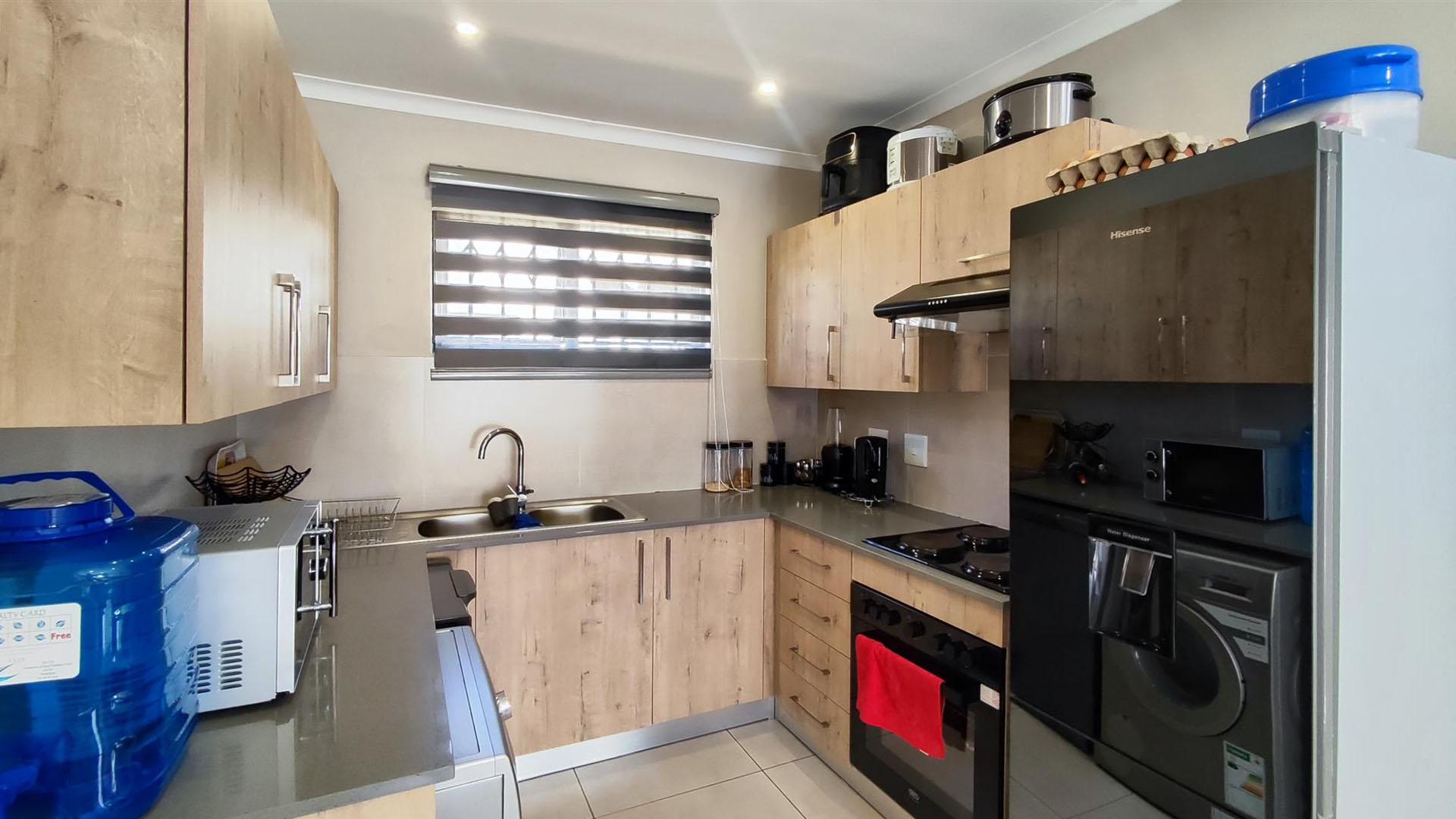 Kitchen - 7 square meters of property in Albertsdal