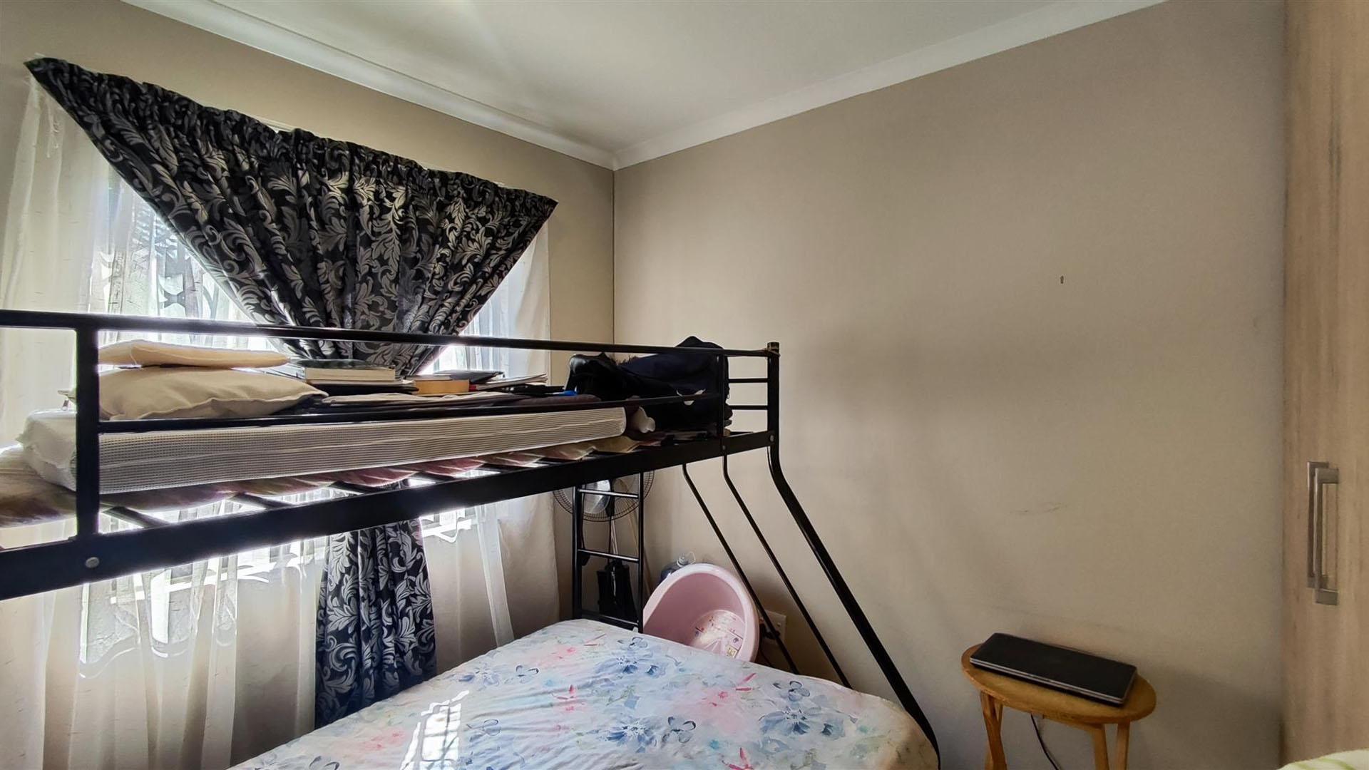 Bed Room 1 - 9 square meters of property in Albertsdal