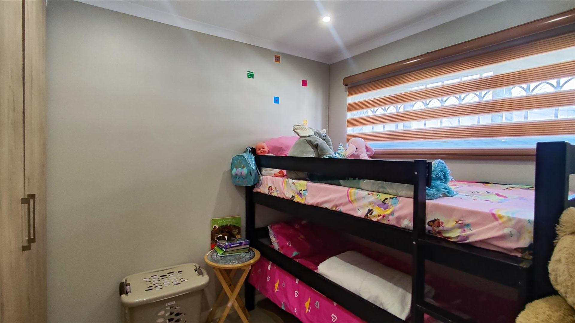 Bed Room 2 - 10 square meters of property in Albertsdal