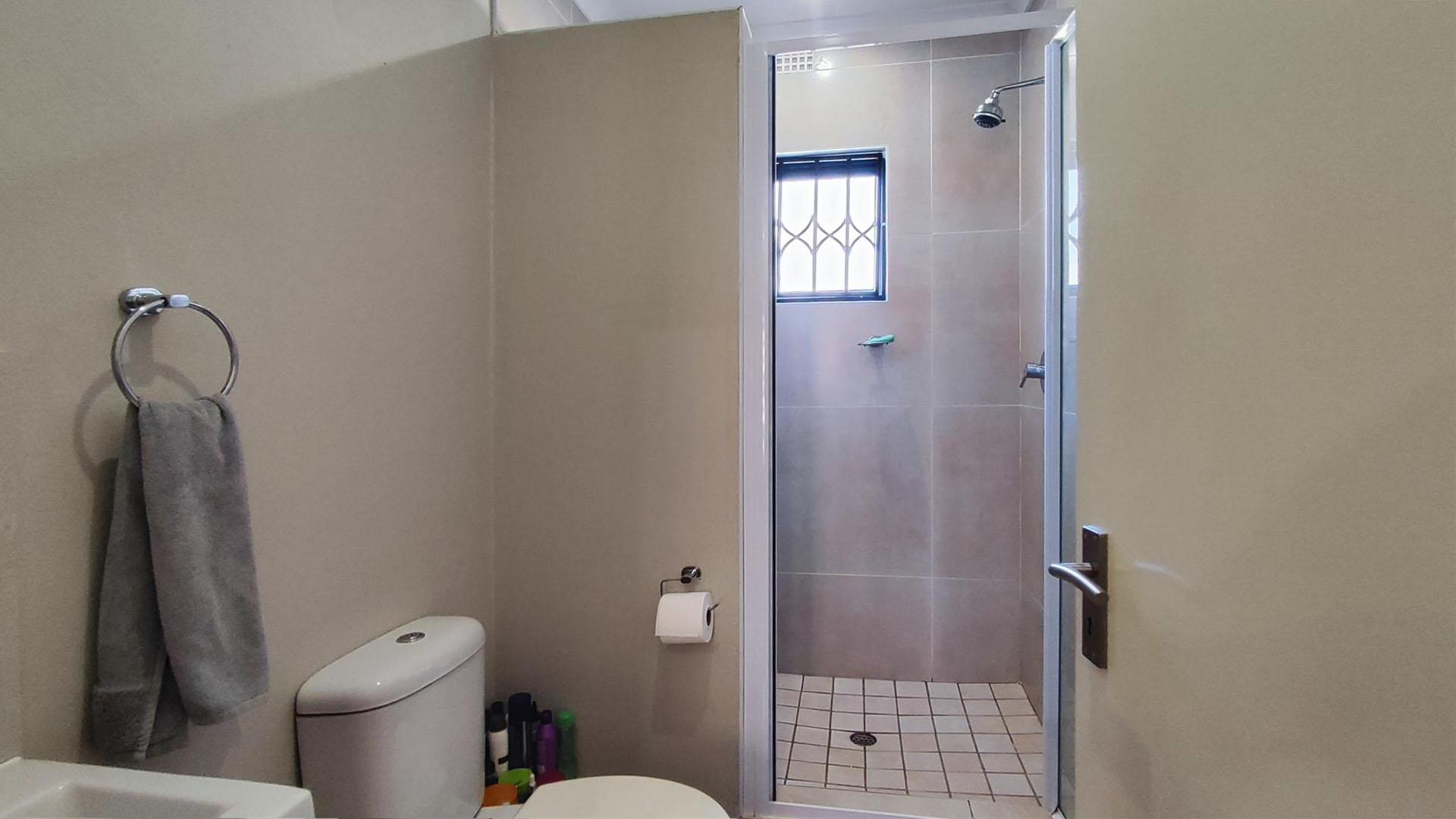 Main Bathroom - 5 square meters of property in Albertsdal