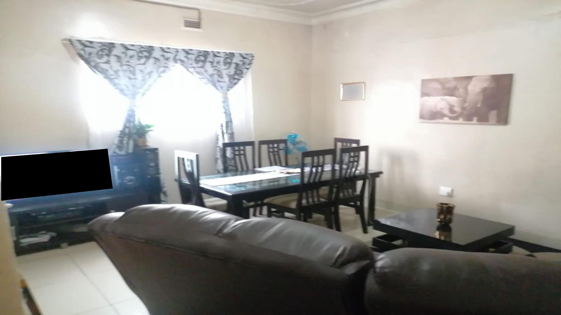 Lounges of property in Regents Park