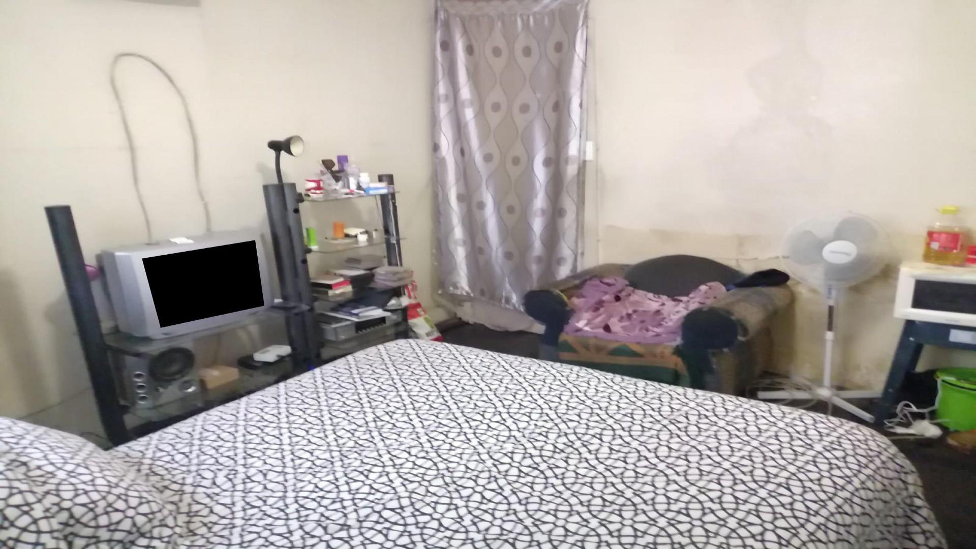 Bathroom 2 of property in Regents Park