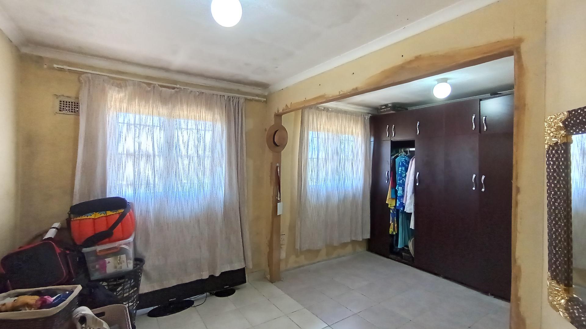Bathroom 1 - 5 square meters of property in Bonela