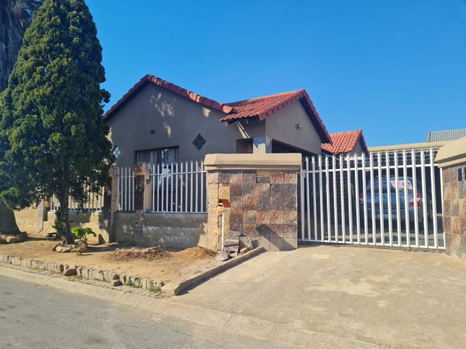 4 Bedroom House for Sale For Sale in Ormonde - MR686733