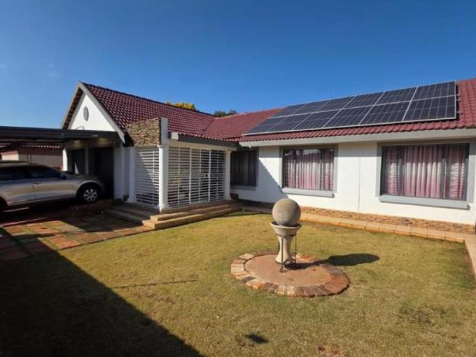 7 Bedroom House for Sale For Sale in Doornpoort - MR686773