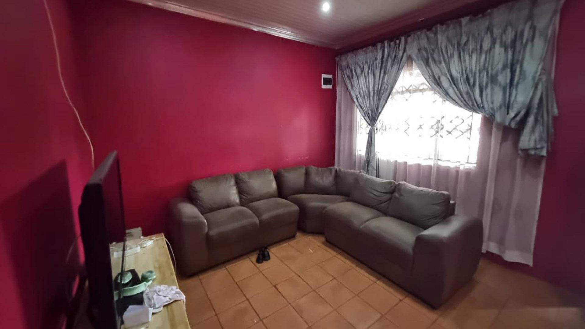 Lounges of property in Benoni