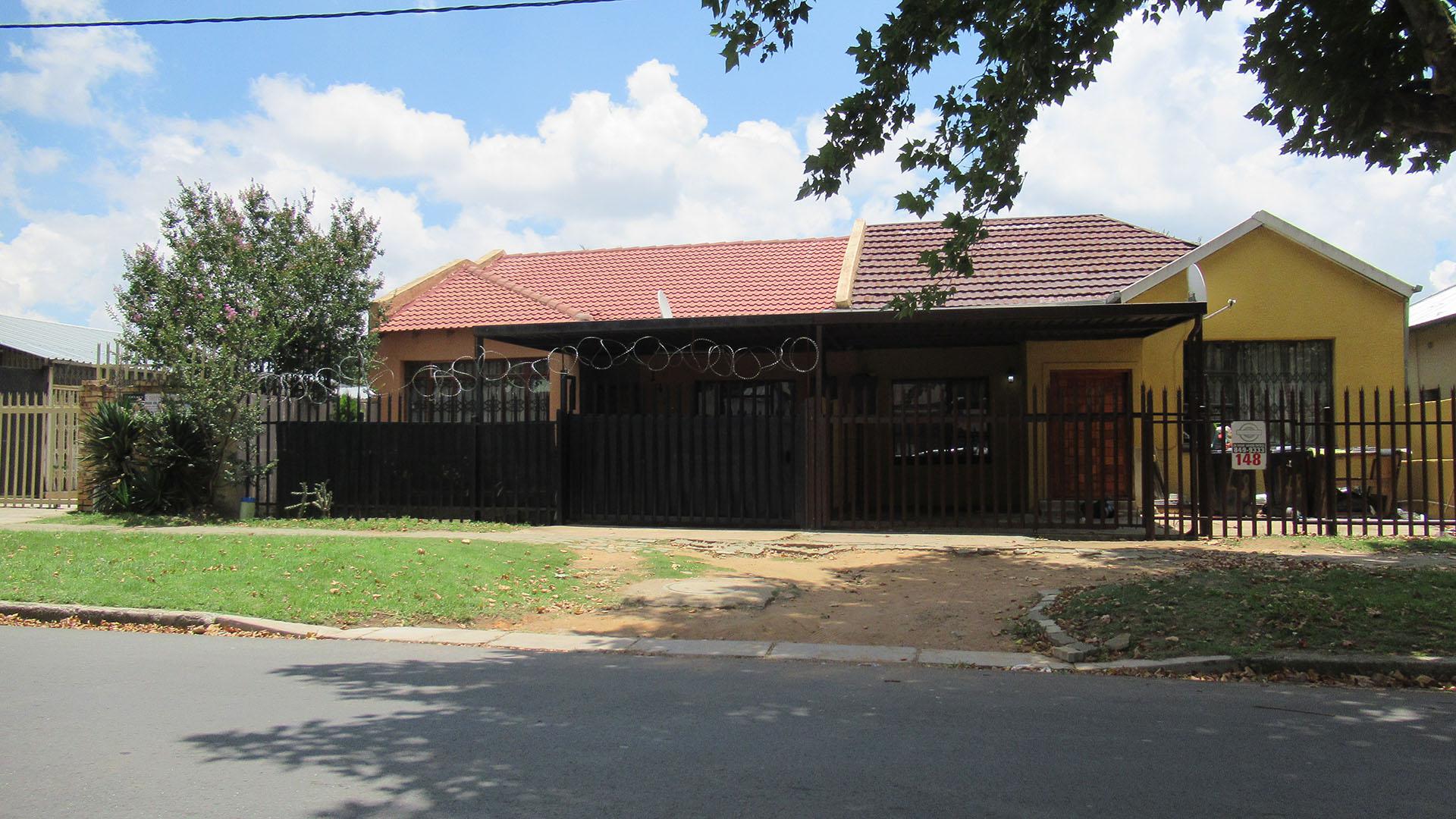 Front View of property in Benoni