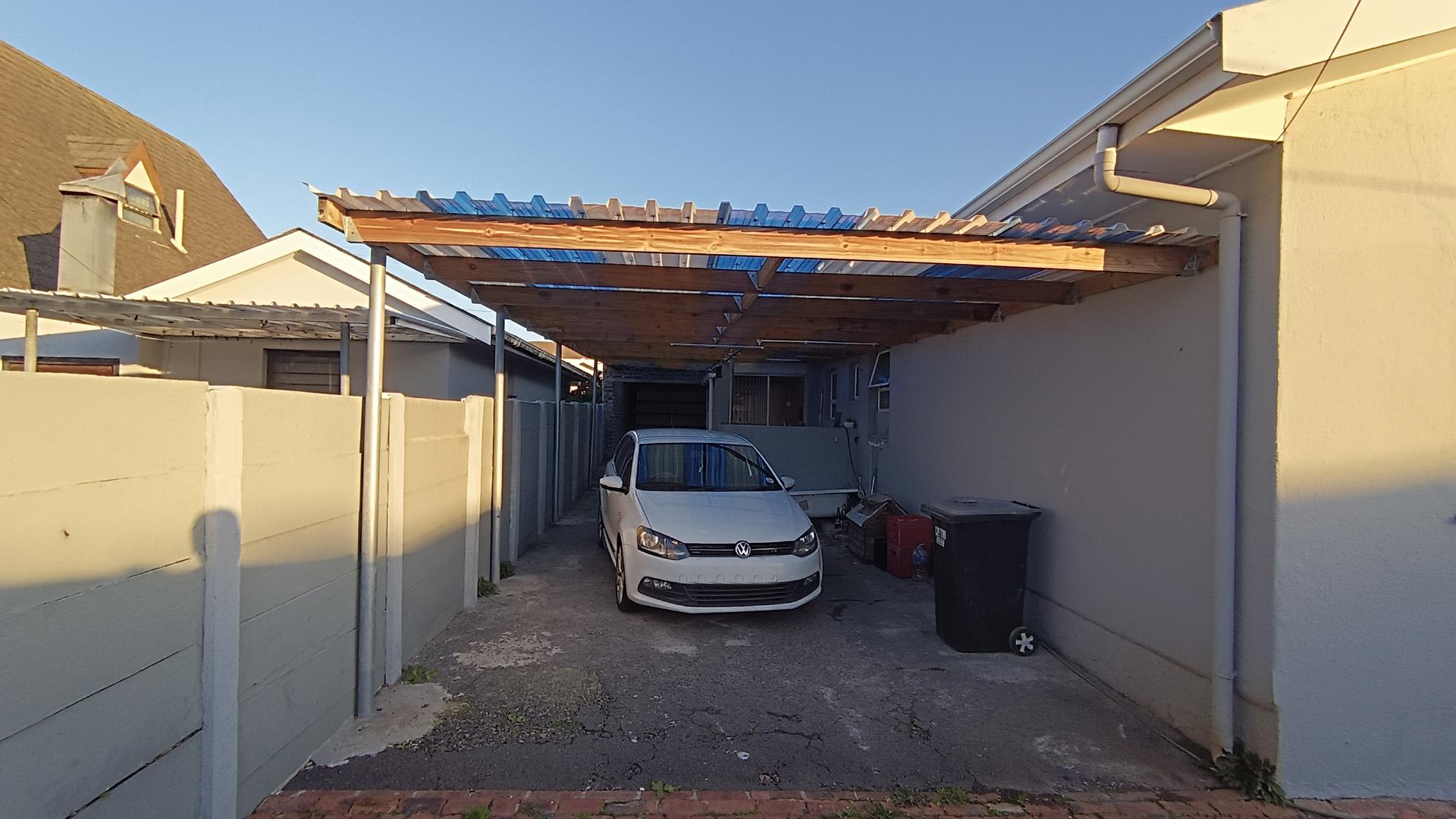 Carport  - 83 square meters of property in Goodwood Estate