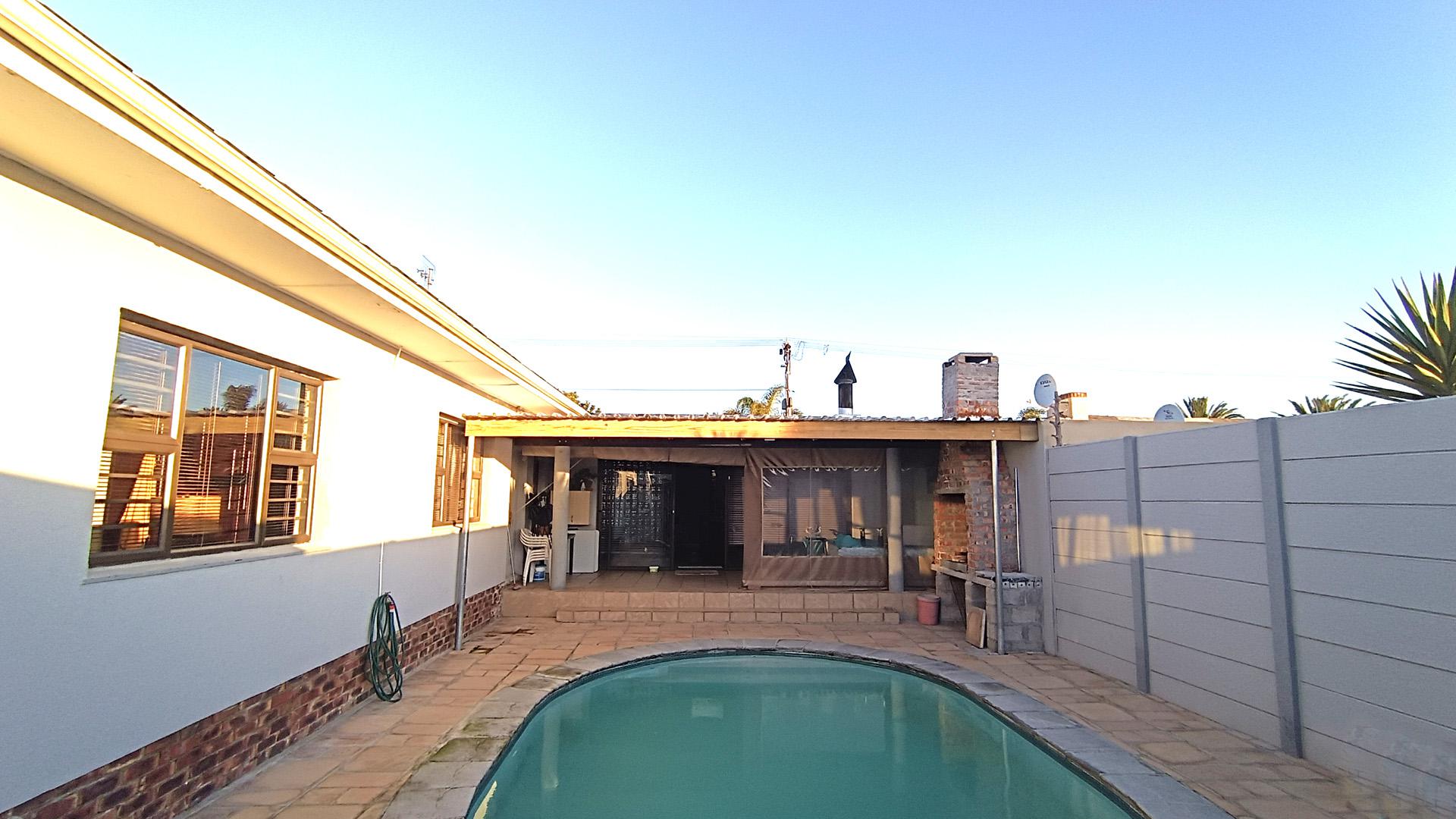 Swimming Pool of property in Goodwood Estate