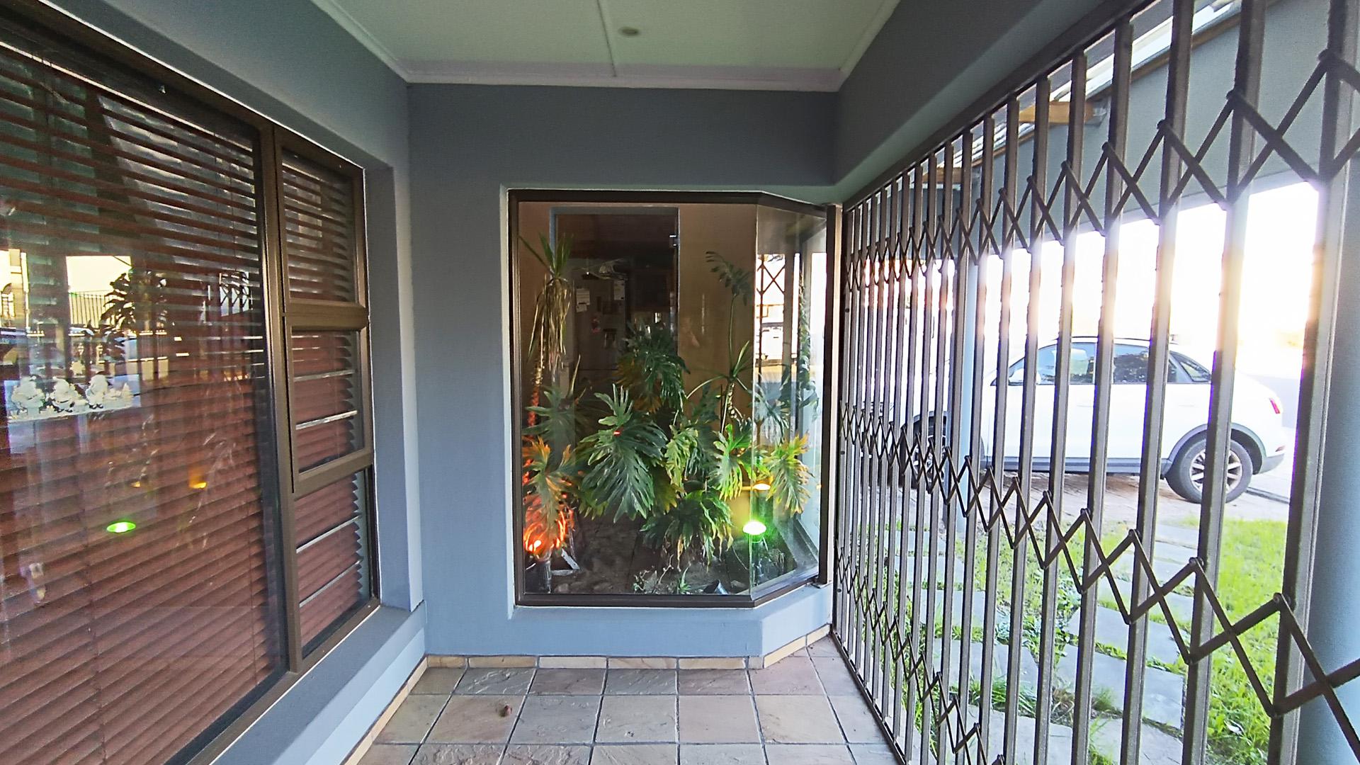 Patio - 25 square meters of property in Goodwood Estate