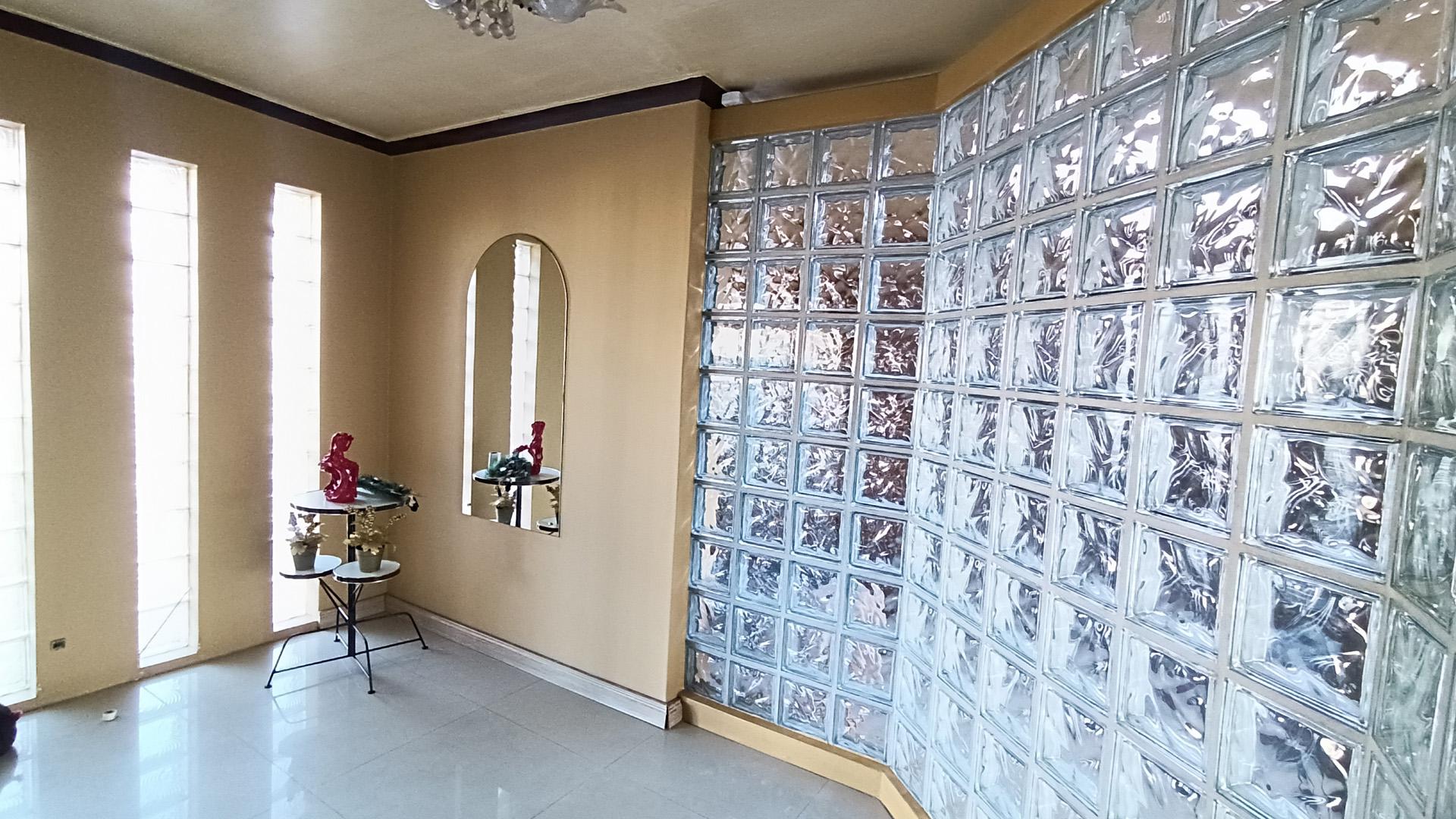 Foyer - 8 square meters of property in Goodwood Estate