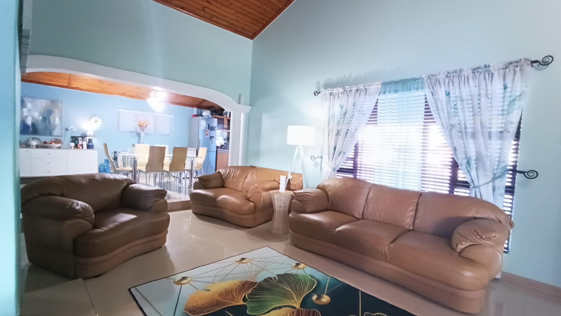 Lounges - 30 square meters of property in Goodwood Estate