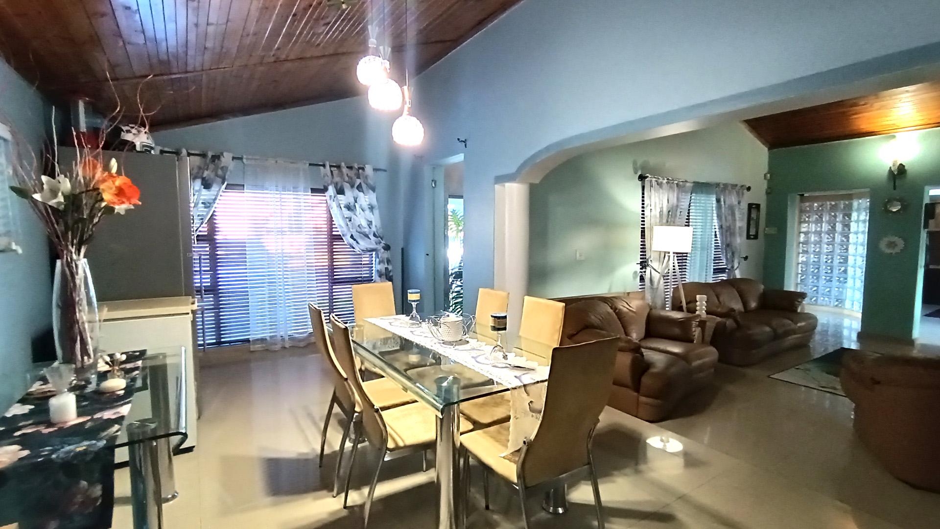 Dining Room - 24 square meters of property in Goodwood Estate