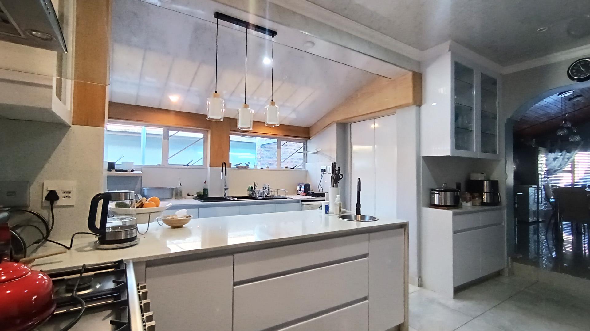 Kitchen - 24 square meters of property in Goodwood Estate