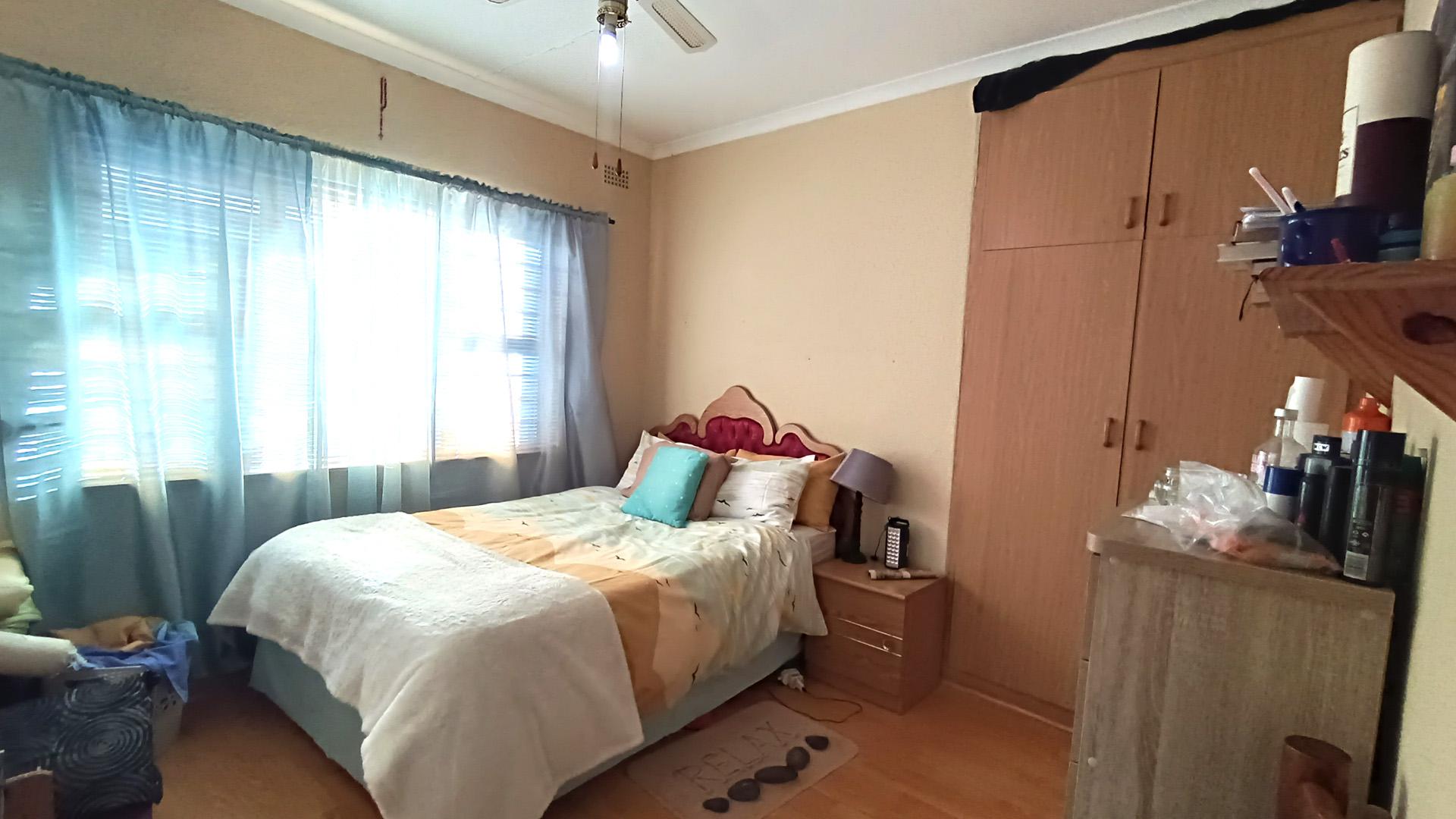 Bed Room 1 - 14 square meters of property in Goodwood Estate