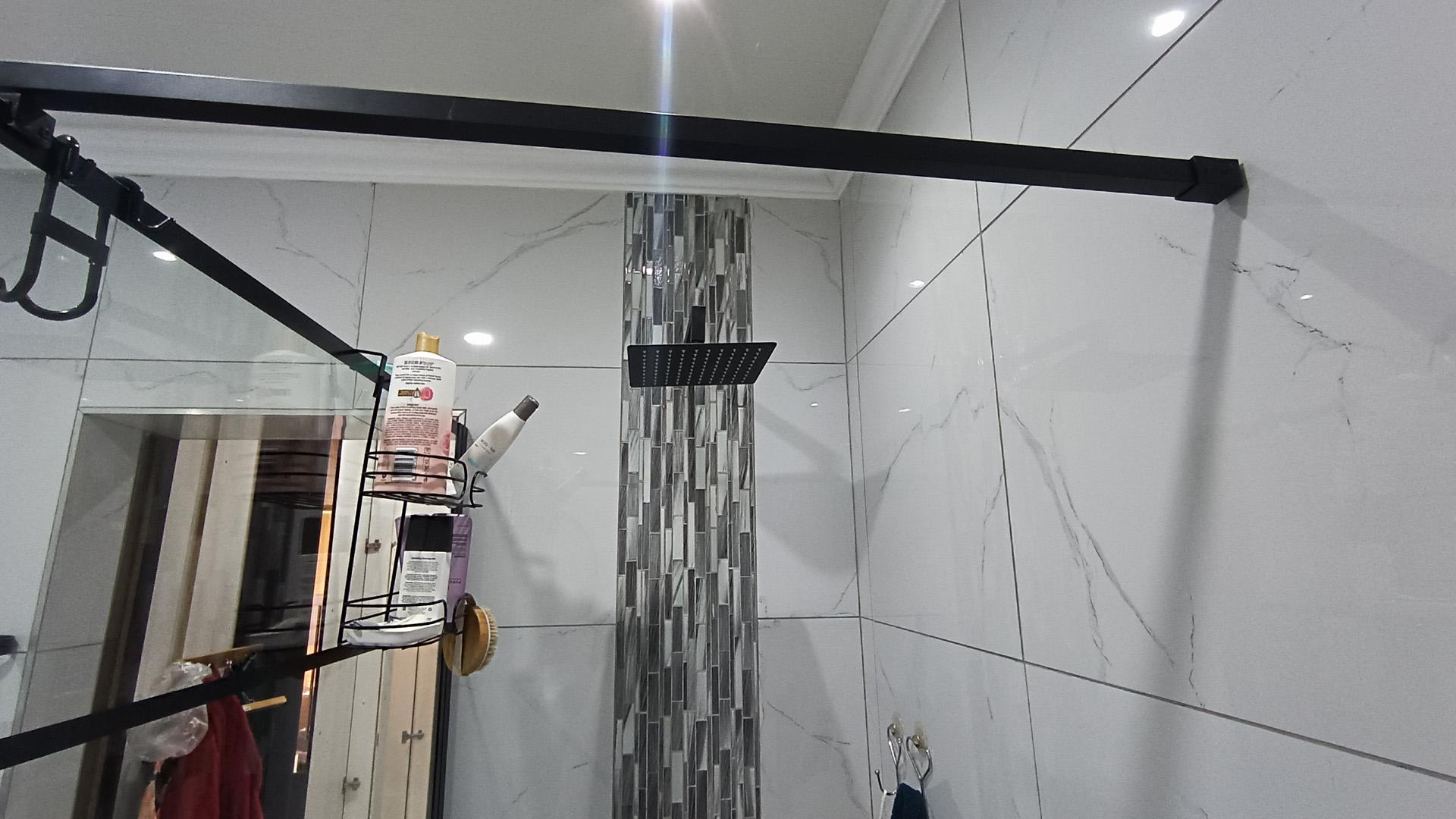 Main Bathroom - 8 square meters of property in Goodwood Estate