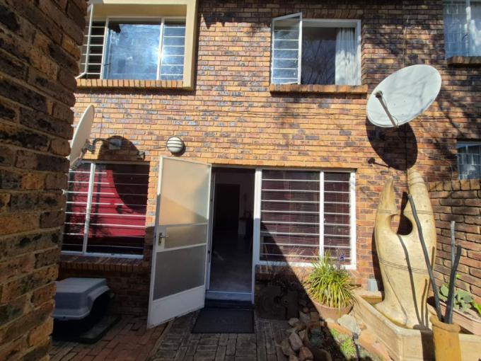 2 Bedroom Simplex for Sale For Sale in Glenvista - MR686822