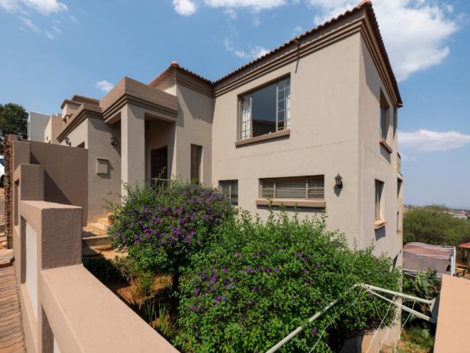 3 Bedroom House for Sale For Sale in Bassonia Rock - MR686824
