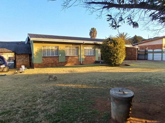 3 Bedroom House for Sale For Sale in Estera - MR686842