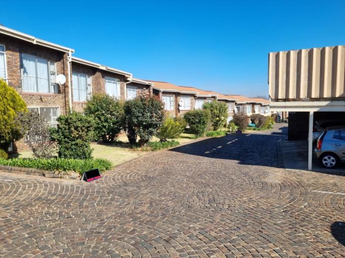 2 Bedroom Apartment for Sale For Sale in Brackendowns - MR686846