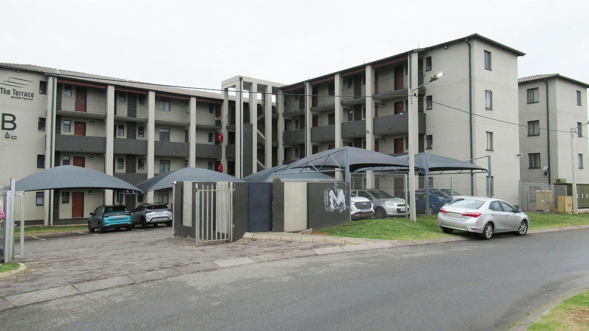 Front View of property in Fleurhof