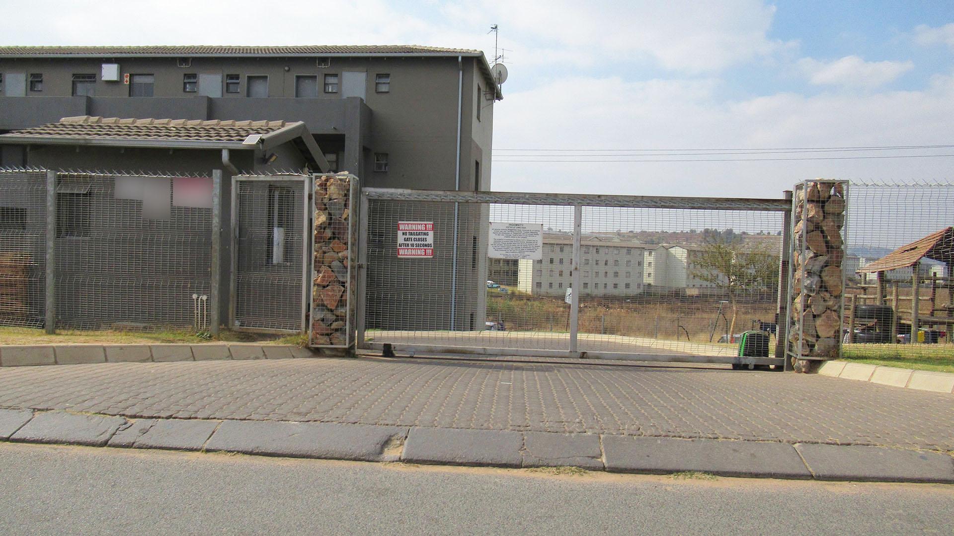 Front View of property in Fleurhof