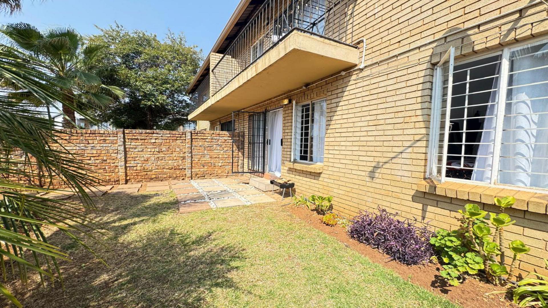 Front View of property in Willow Park Manor