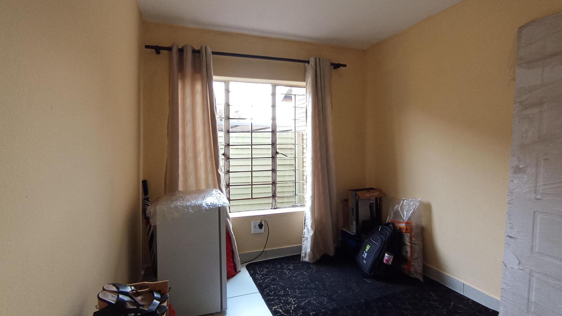 Bed Room 2 - 10 square meters of property in Willow Park Manor