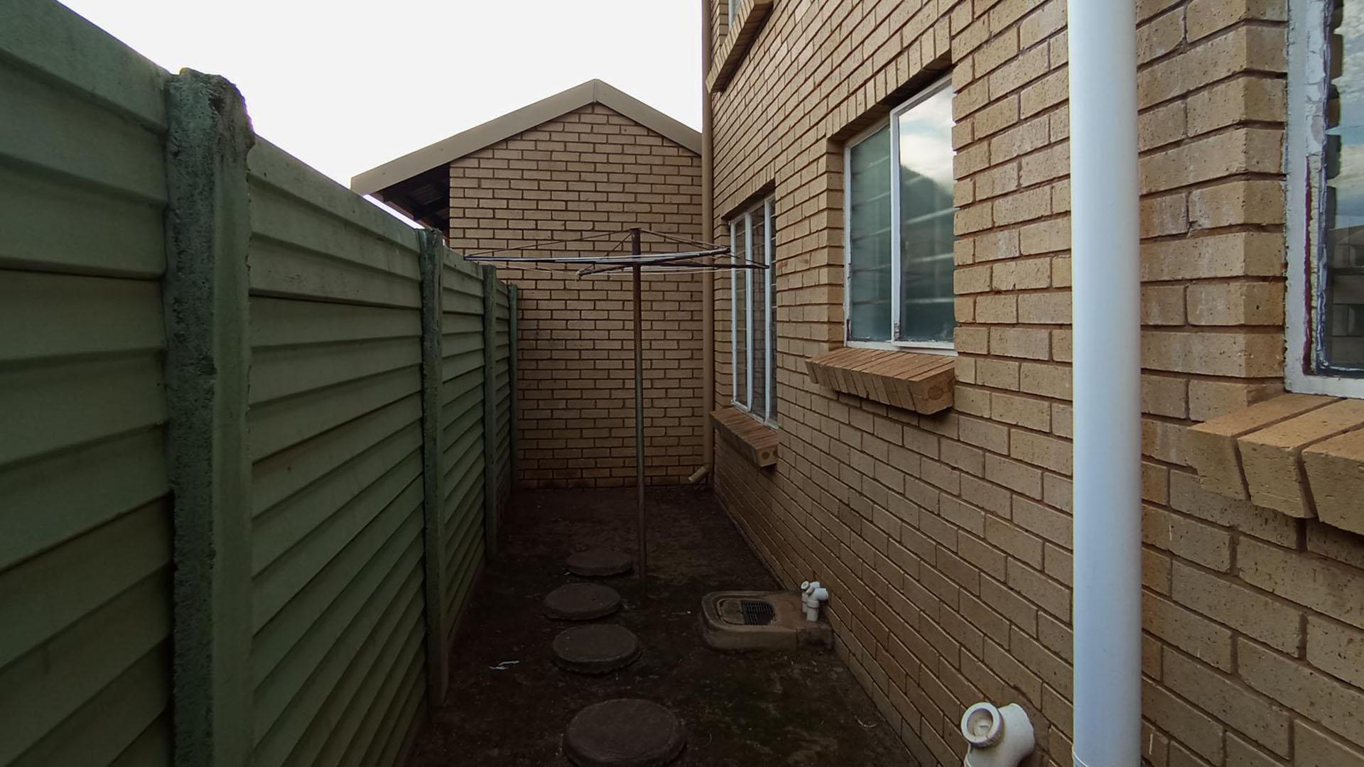 Front View of property in Willow Park Manor