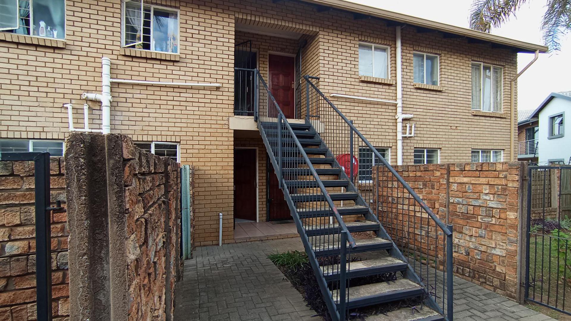 Front View of property in Willow Park Manor