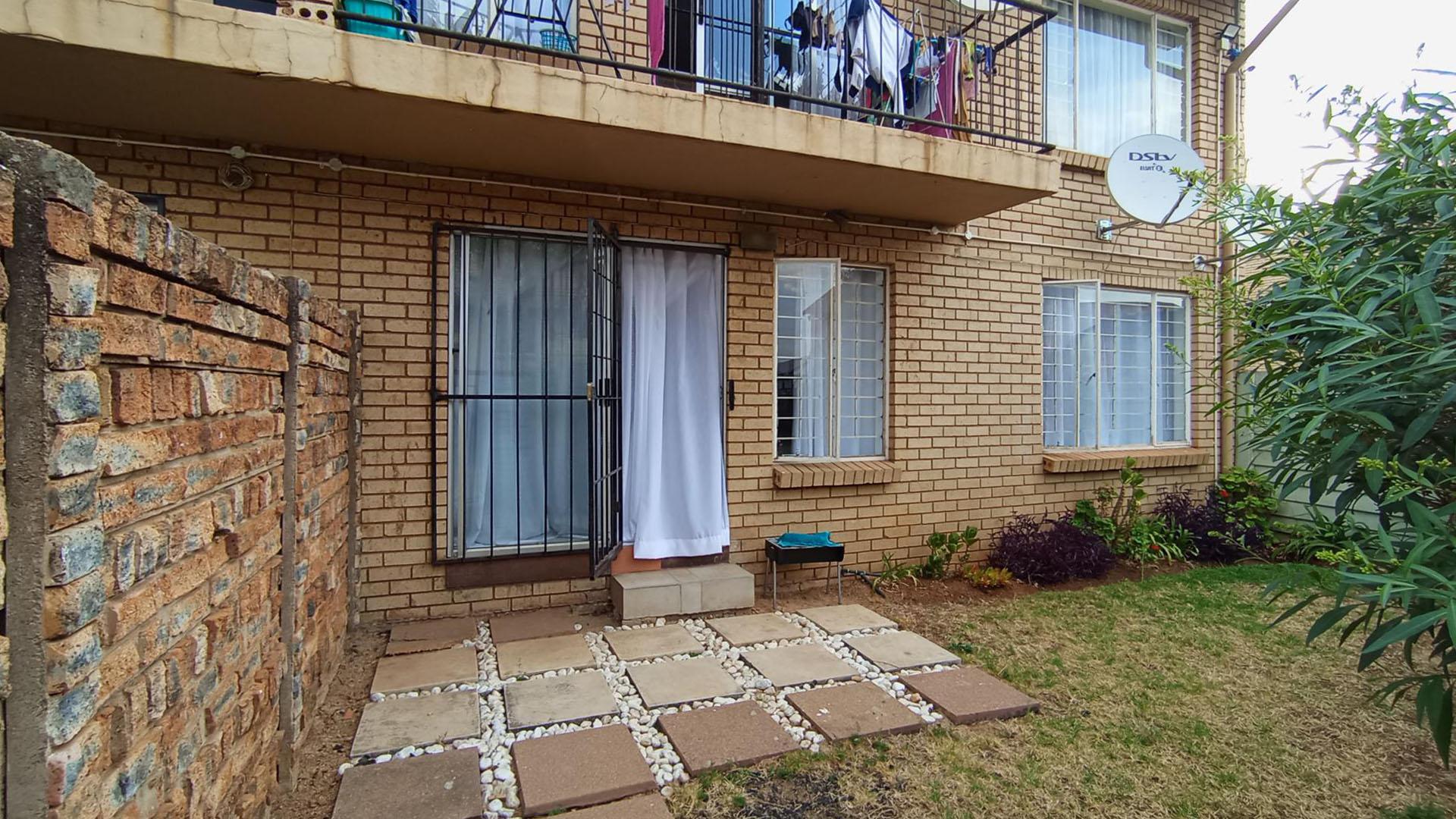 Backyard of property in Willow Park Manor