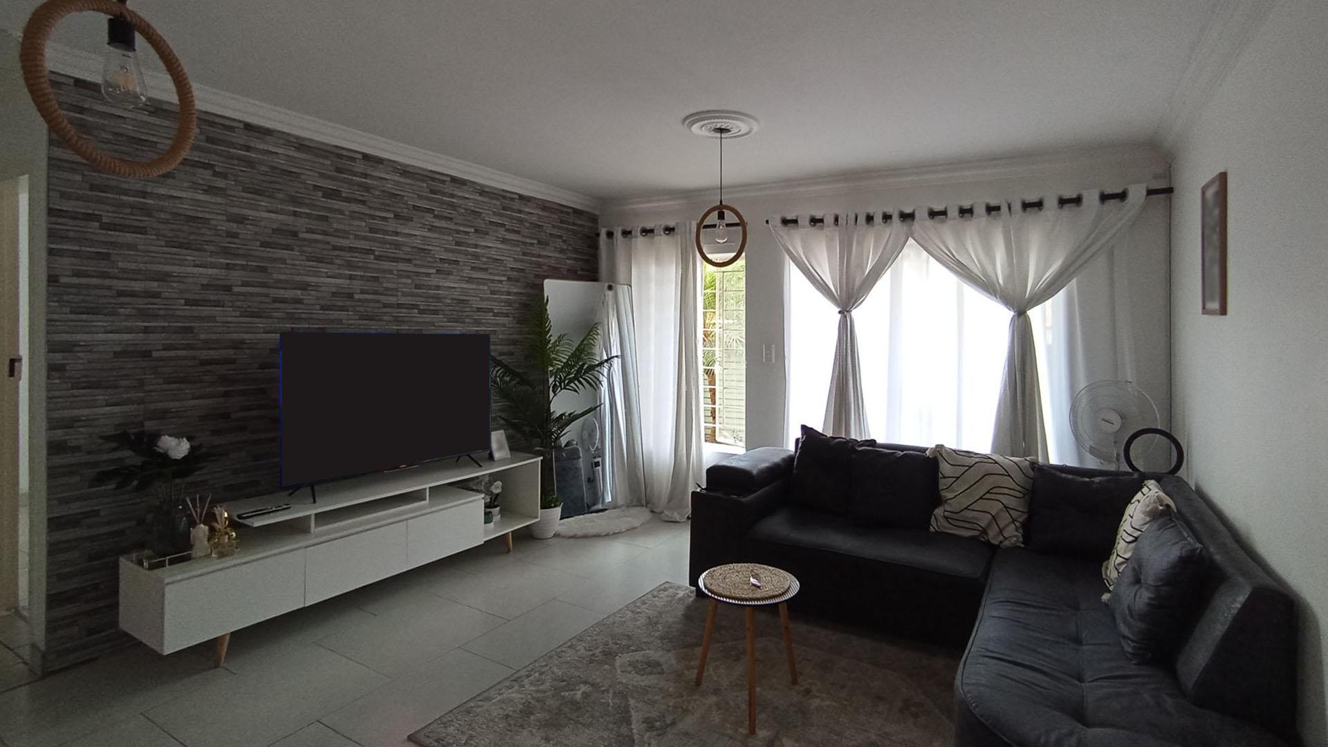 Lounges - 20 square meters of property in Willow Park Manor