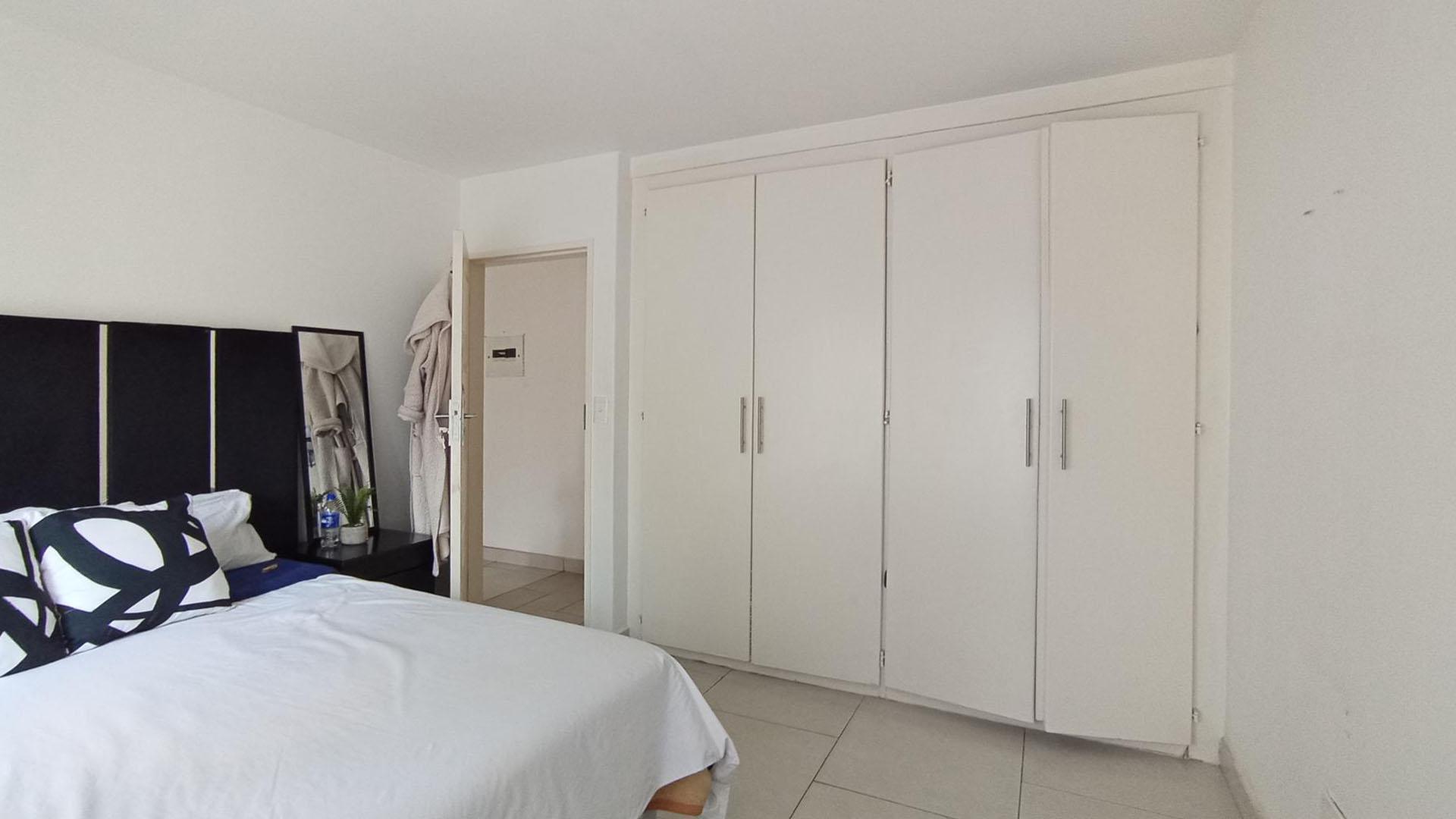 Bed Room 1 - 14 square meters of property in Willow Park Manor