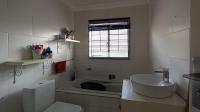 Bathroom 1 - 7 square meters of property in Willow Park Manor