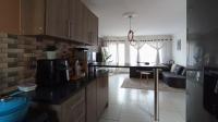 Kitchen - 10 square meters of property in Willow Park Manor