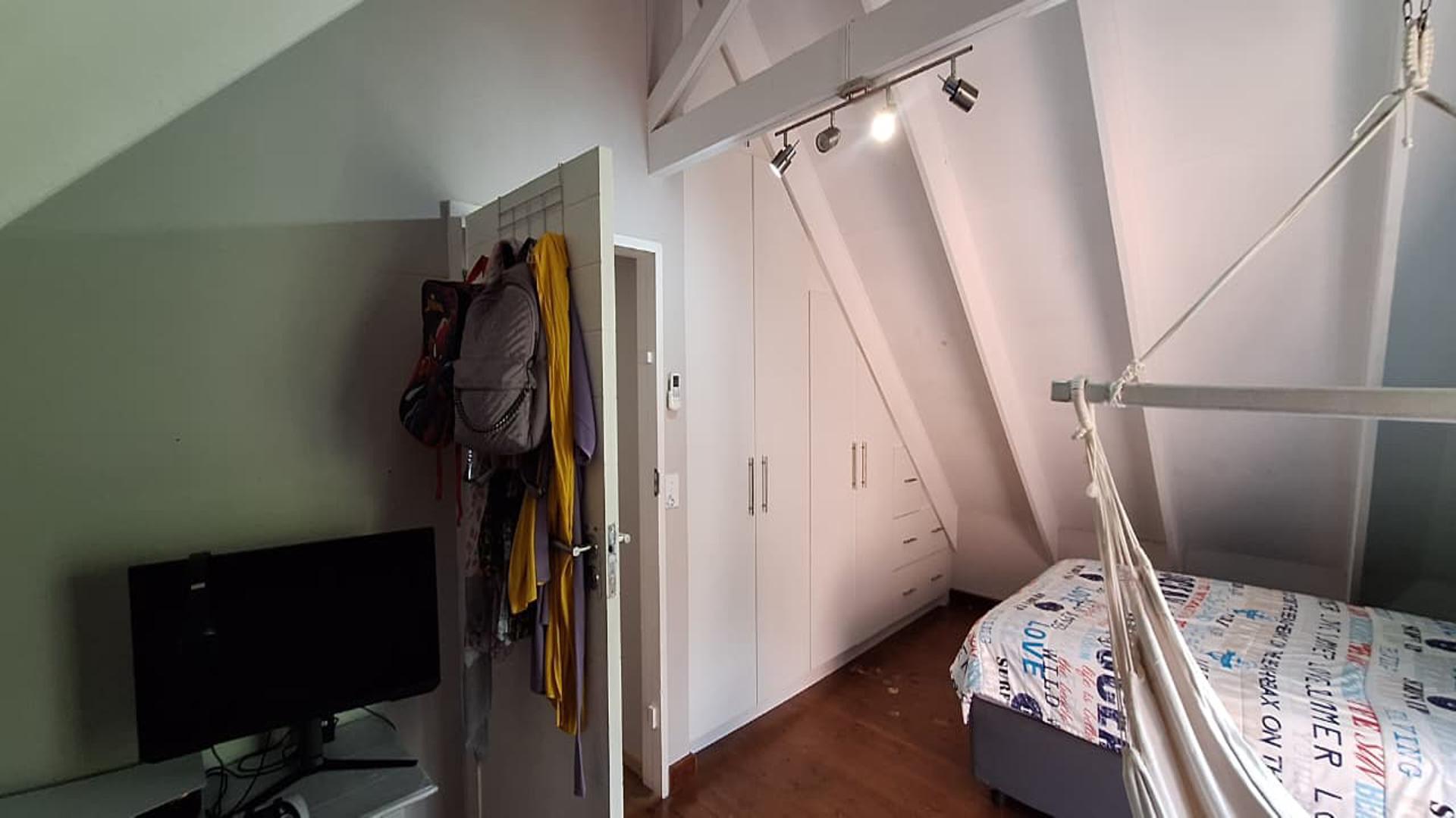 Bed Room 1 - 26 square meters of property in Glen Marais