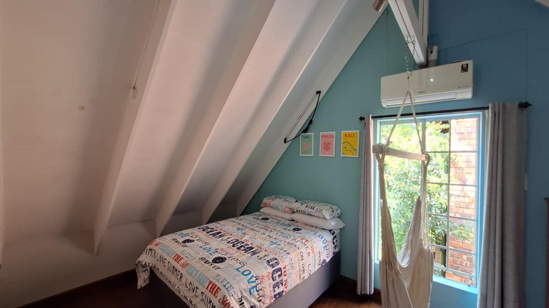 Bed Room 1 - 26 square meters of property in Glen Marais