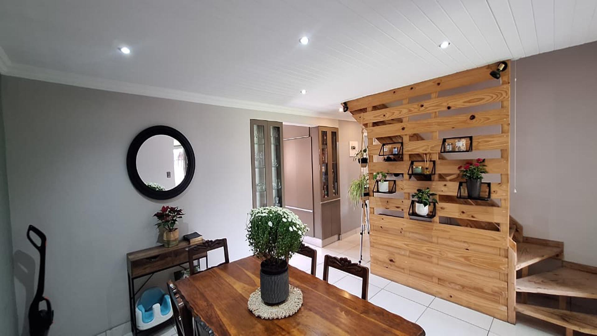 Dining Room - 20 square meters of property in Glen Marais