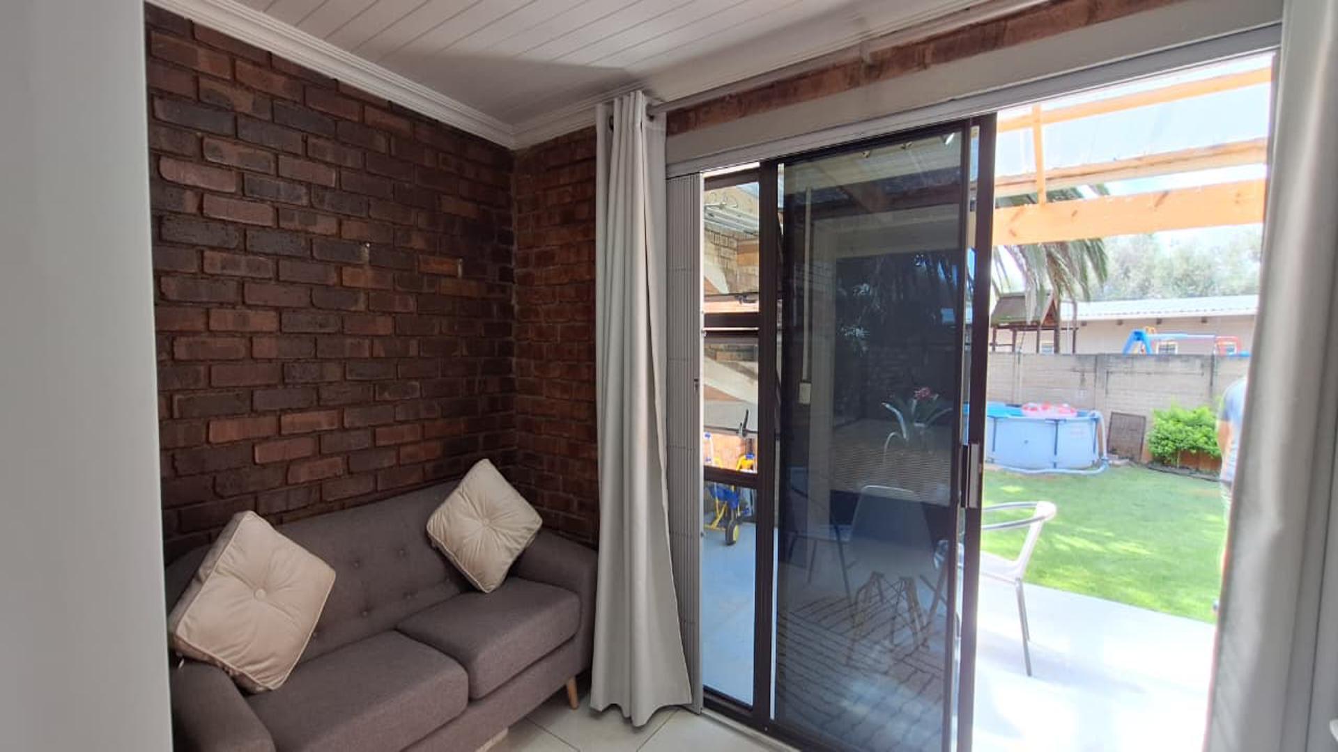 Spaces - 19 square meters of property in Glen Marais