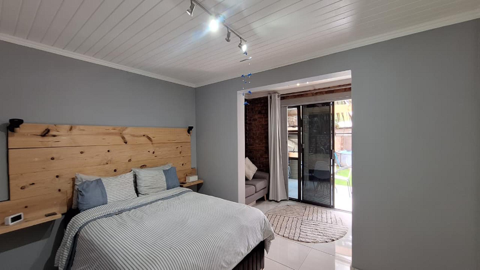 Bed Room 2 of property in Glen Marais