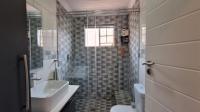 Bathroom 1 - 6 square meters of property in Glen Marais