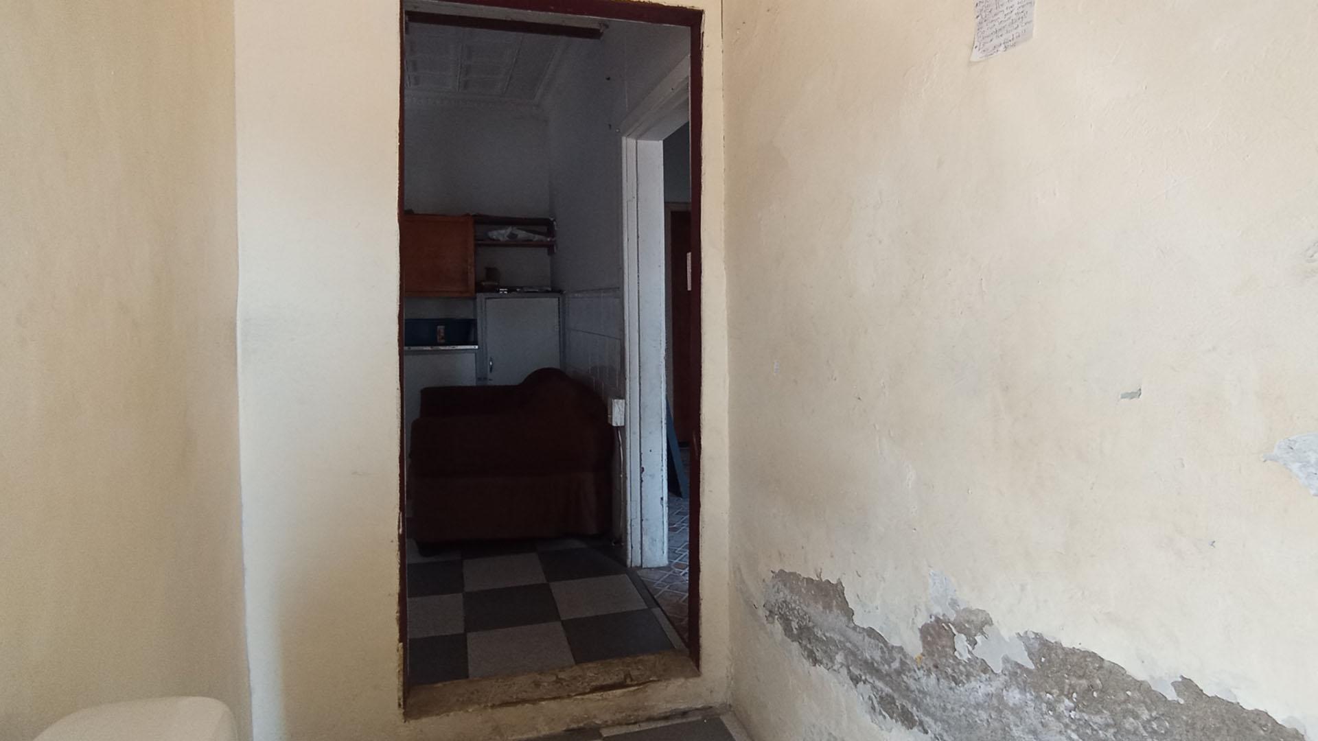 Bathroom 1 - 5 square meters of property in Pretoria West