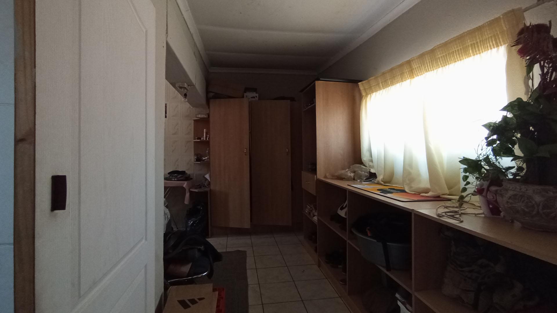 Flatlet - 44 square meters of property in Pretoria West