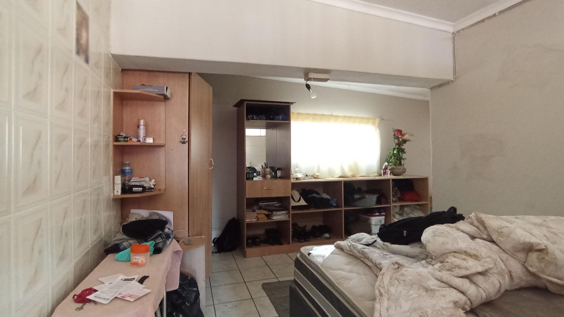 Flatlet - 44 square meters of property in Pretoria West