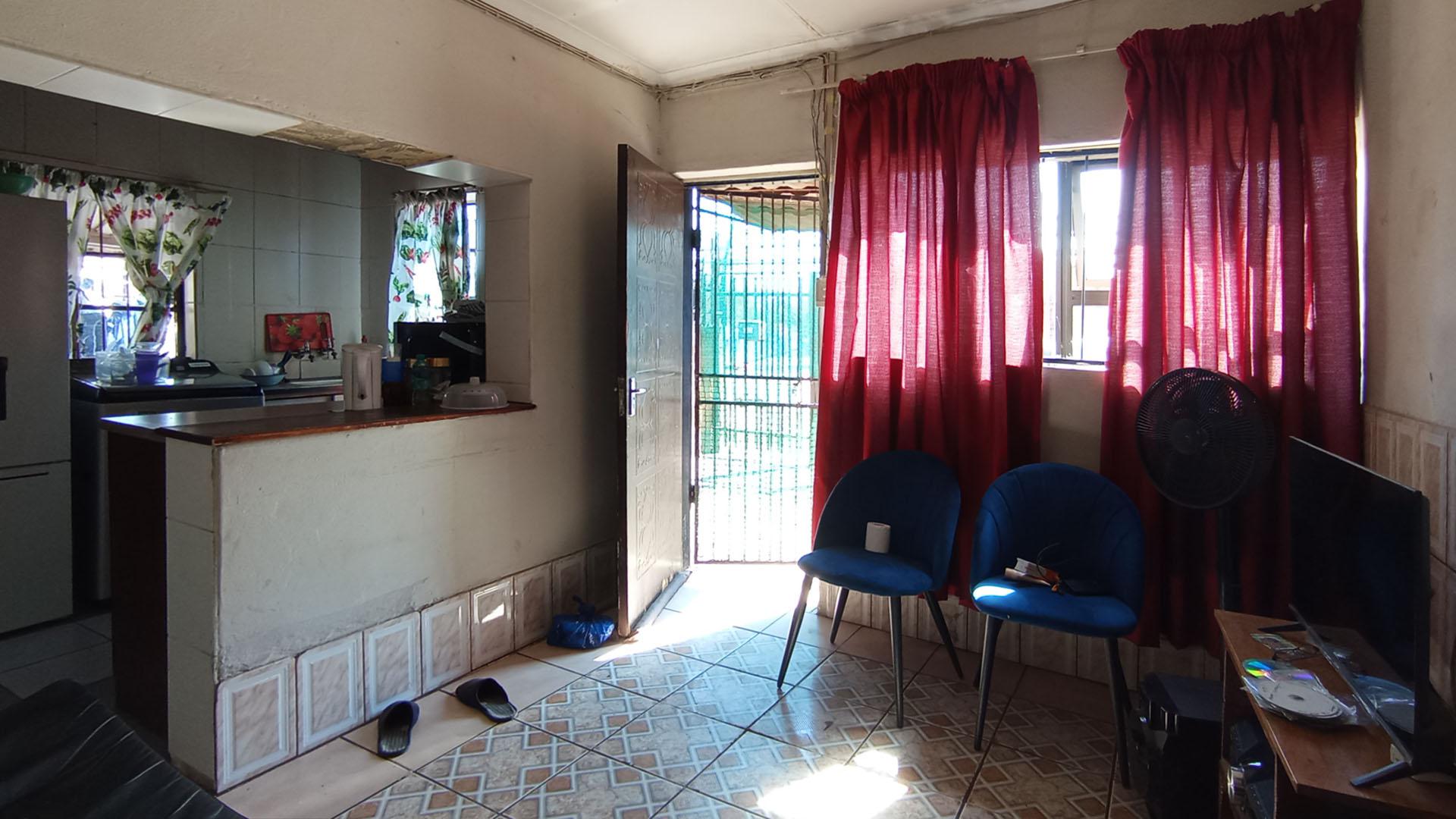 Flatlet - 44 square meters of property in Pretoria West