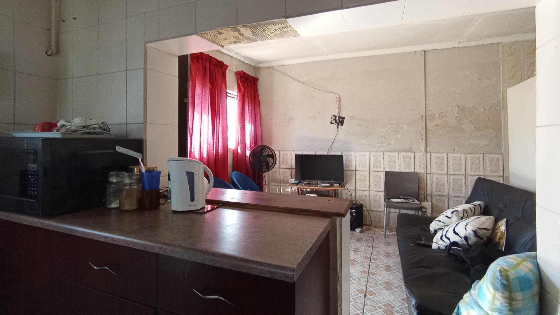 Flatlet - 44 square meters of property in Pretoria West