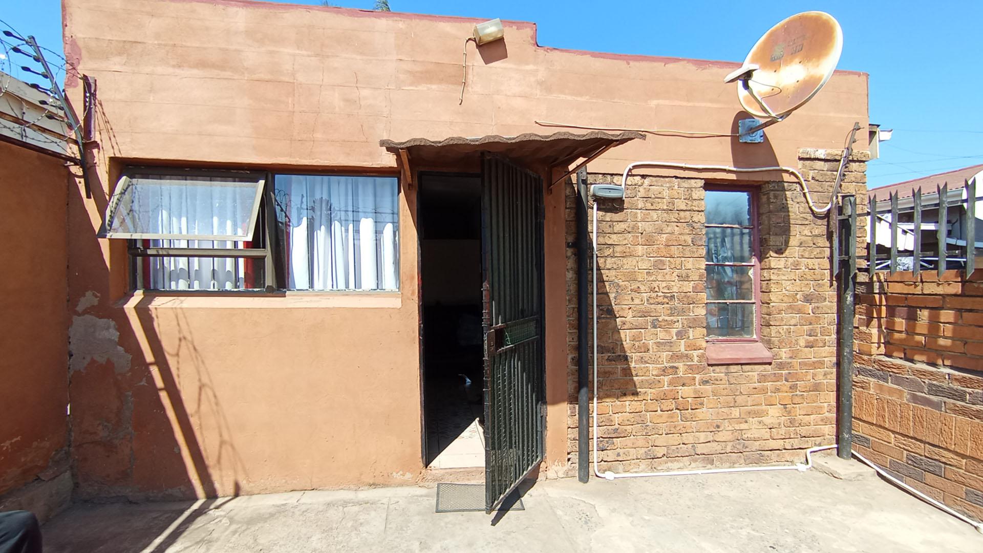 Flatlet - 44 square meters of property in Pretoria West