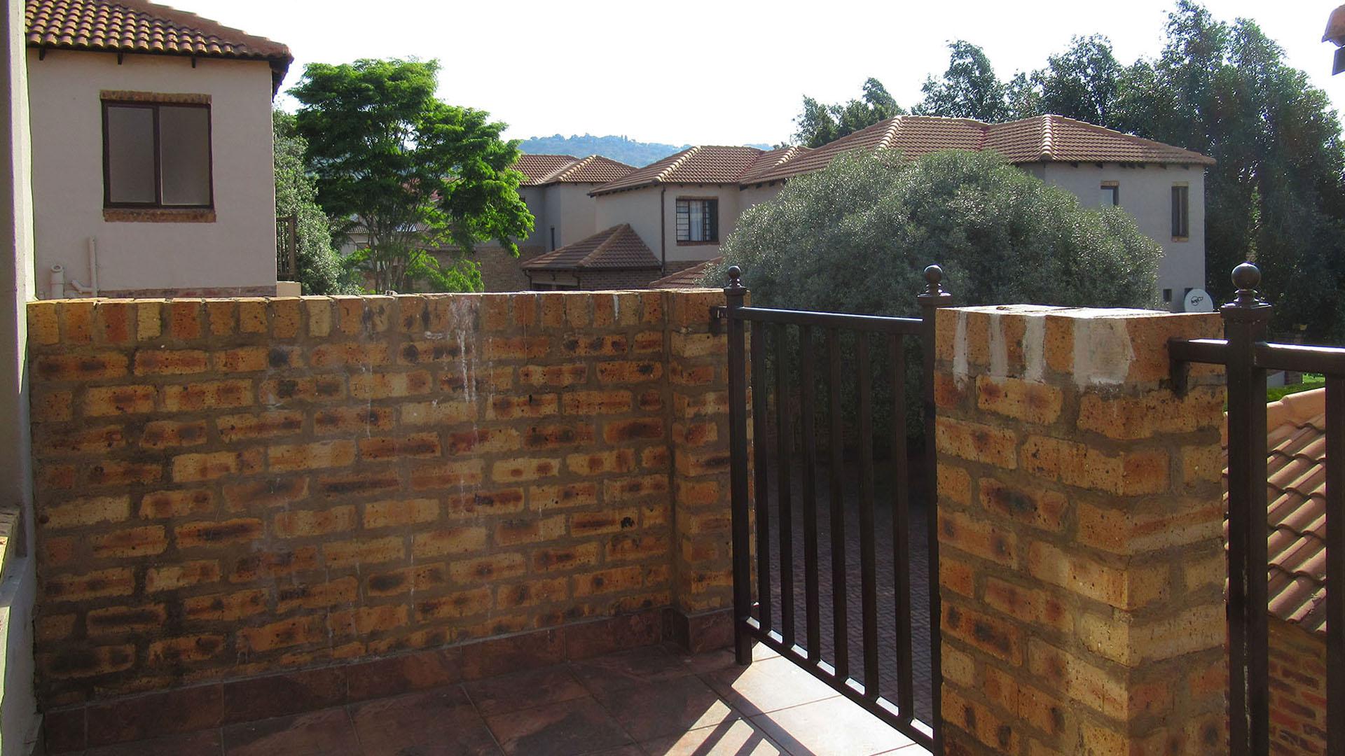 Balcony - 11 square meters of property in Willowbrook