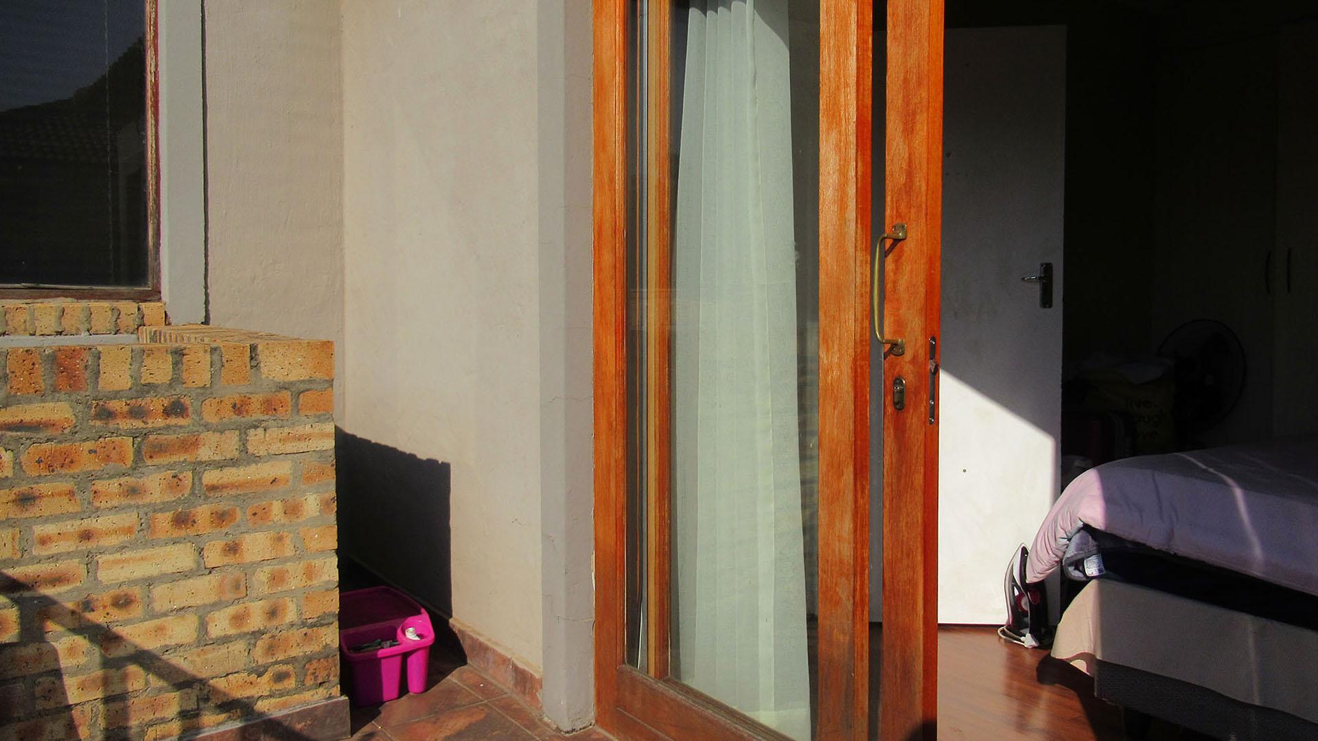 Balcony - 11 square meters of property in Willowbrook