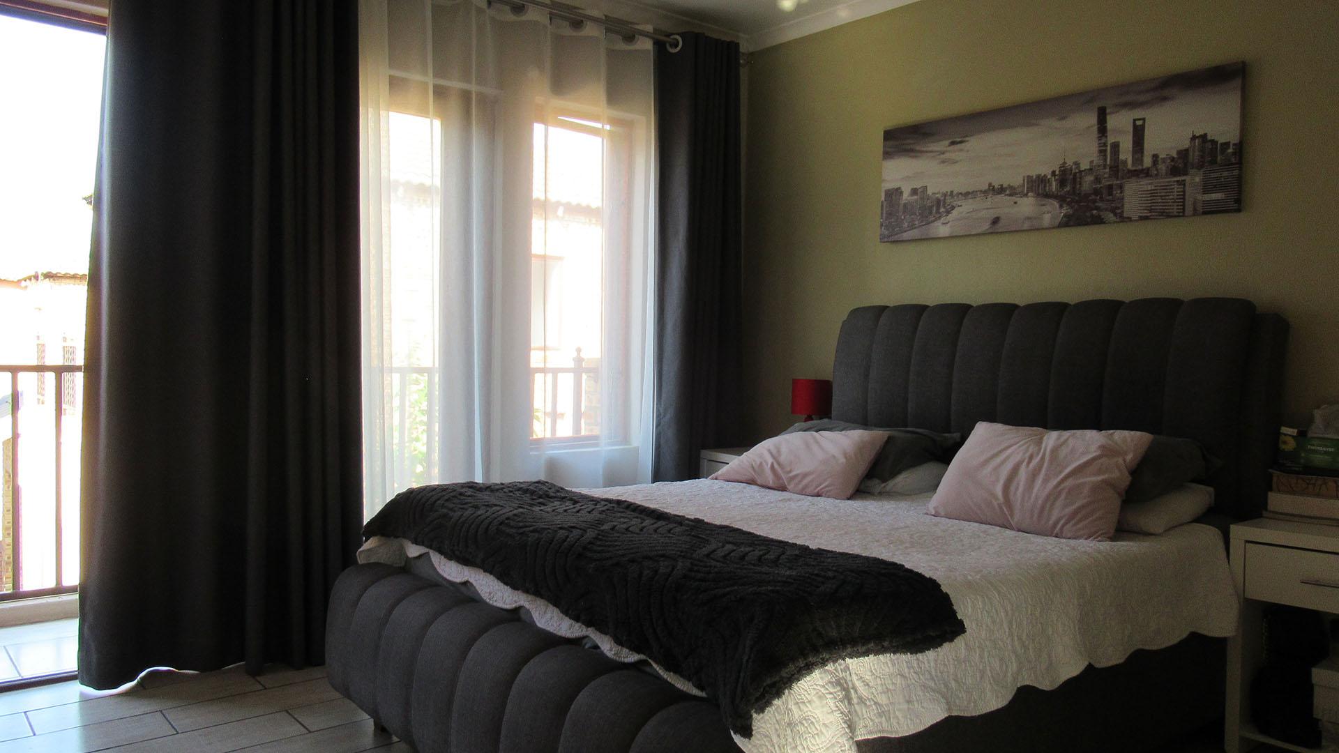 Main Bedroom - 12 square meters of property in Willowbrook